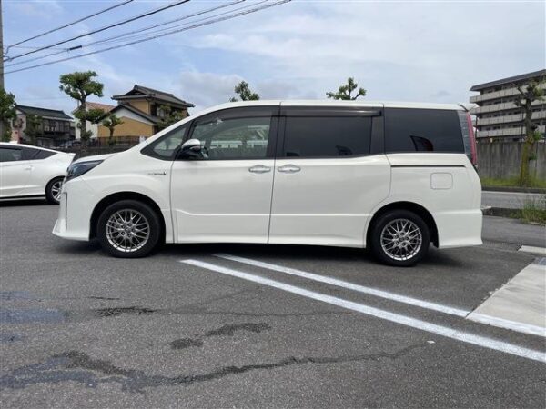 Ref:AUX-18775433 TOYOTA NOAH 2018 - Image 4