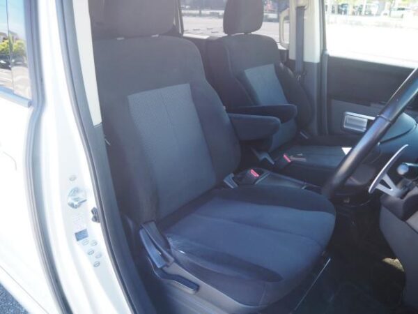 Ref:AUX-18782540 MITSUBISHI DELICA D:5 2010 - Image 11