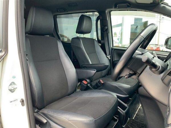 Ref:AUX-18790241 TOYOTA NOAH 2017 - Image 16