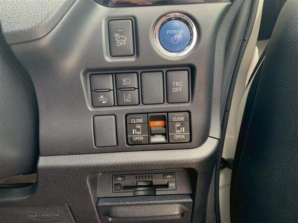Ref:AUX-18790241 TOYOTA NOAH 2017 - Image 18