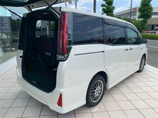 Ref:AUX-18790241 TOYOTA NOAH 2017 - Image 7