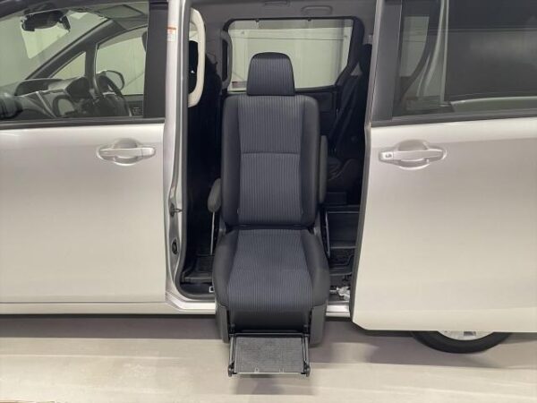 Ref:AUX-18801334 TOYOTA NOAH 2020 - Image 5