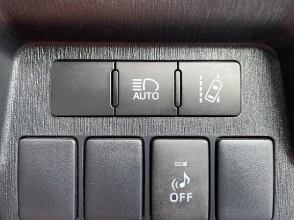 Ref:AUX-18814991 TOYOTA PRIUS ALPHA 2018 - Image 19