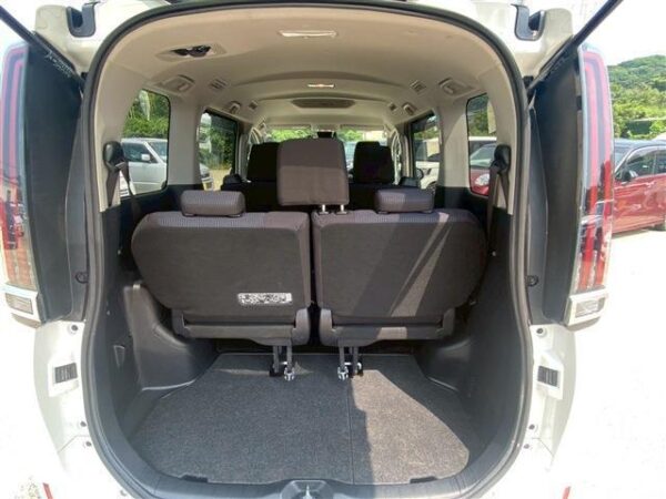Ref:AUX-18820813 TOYOTA NOAH 2022 - Image 15