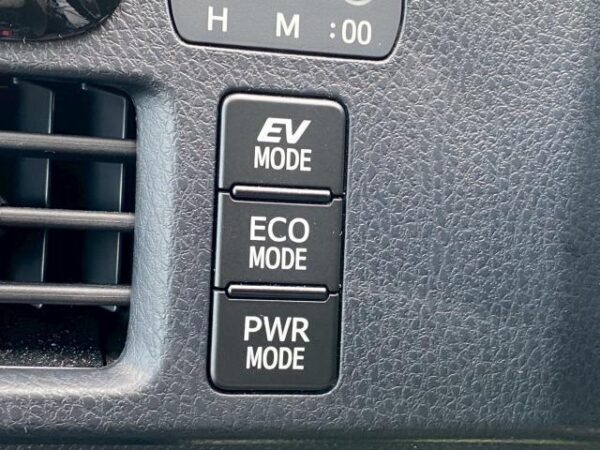 Ref:AUX-18820813 TOYOTA NOAH 2022 - Image 20