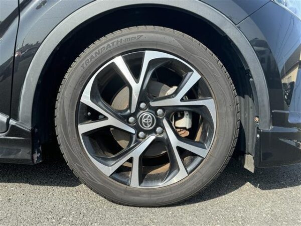 Ref:AUX-18820822 TOYOTA C-HR 2017 - Image 12