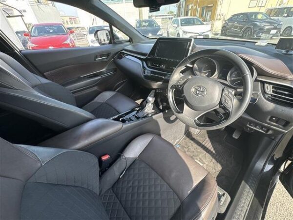 Ref:AUX-18820822 TOYOTA C-HR 2017 - Image 18