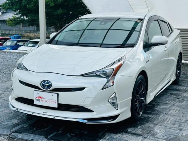Ref:AUX-18842688 TOYOTA PRIUS 2017