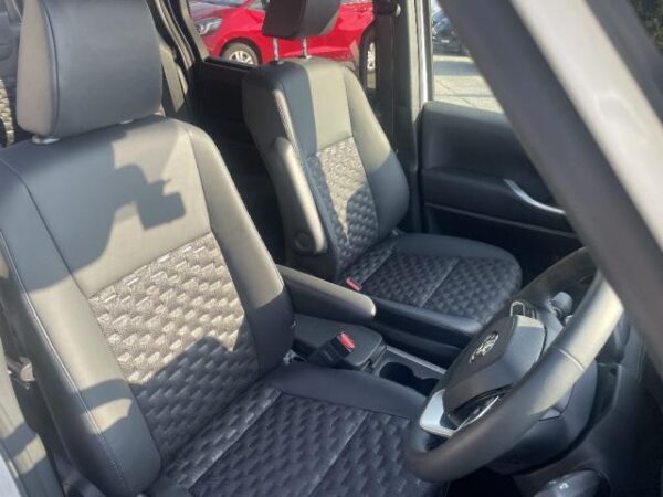 Ref:AUX-18850190 TOYOTA VOXY 2023 - Image 4