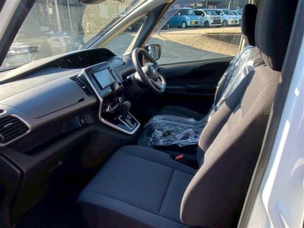 Ref:AUX-18850220 NISSAN SERENA 2018 - Image 12
