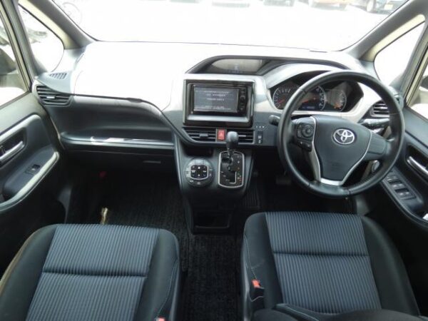 Ref:AUX-18857169 TOYOTA VOXY 2014 - Image 2