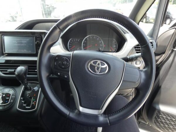 Ref:AUX-18857169 TOYOTA VOXY 2014 - Image 18