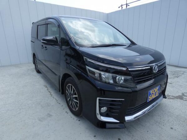 Ref:AUX-18857169 TOYOTA VOXY 2014