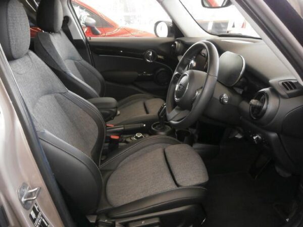 Ref:AUX-18890328 MINI MINI 2021 - Image 6