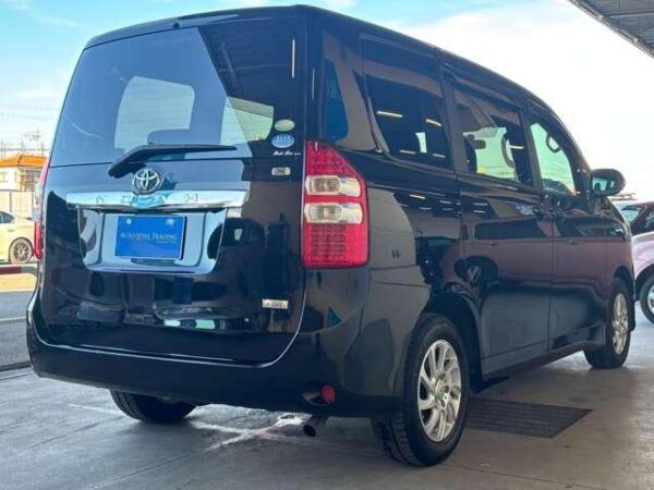 Ref:AUX-18902092 TOYOTA NOAH 2010 - Image 2