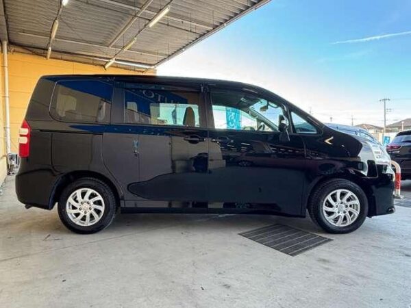 Ref:AUX-18902092 TOYOTA NOAH 2010 - Image 18