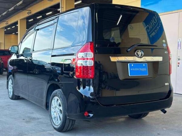 Ref:AUX-18902092 TOYOTA NOAH 2010 - Image 4