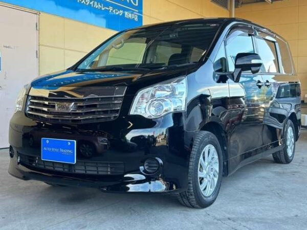 Ref:AUX-18902092 TOYOTA NOAH 2010