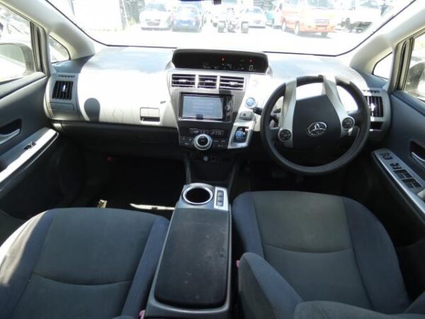 Ref:AUX-18926691 TOYOTA PRIUS ALPHA 2013 - Image 2
