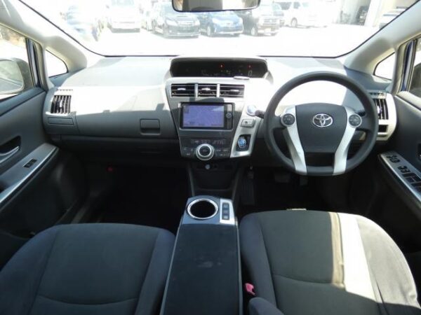 Ref:AUX-18926700 TOYOTA PRIUS ALPHA 2013 - Image 2
