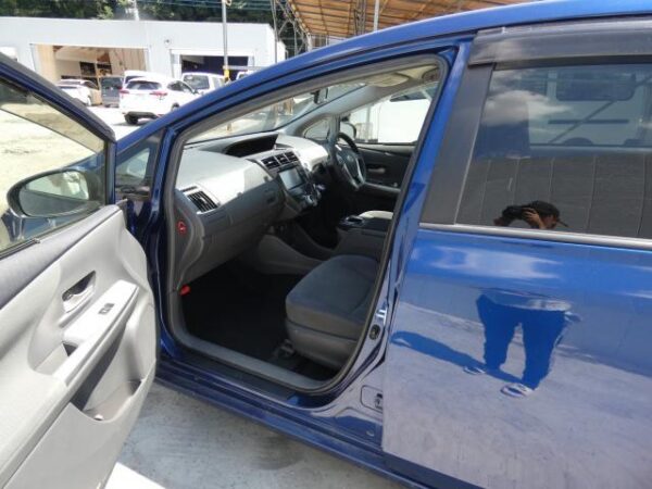 Ref:AUX-18926700 TOYOTA PRIUS ALPHA 2013 - Image 13