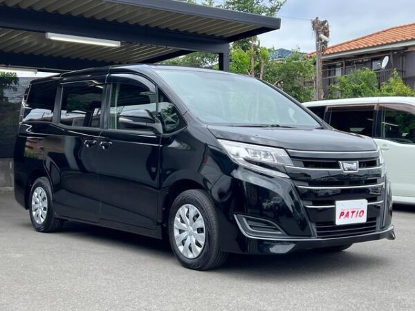 Ref:AUX-18933352 TOYOTA NOAH 2017 - Image 2
