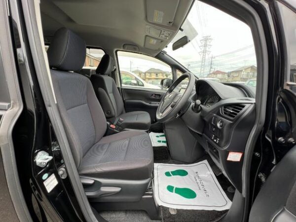 Ref:AUX-18933352 TOYOTA NOAH 2017 - Image 12