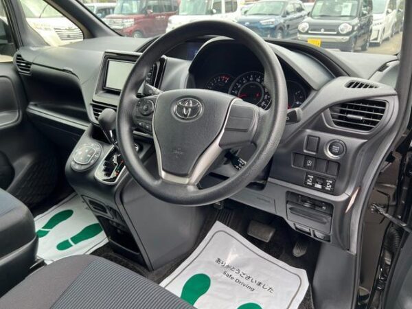Ref:AUX-18933352 TOYOTA NOAH 2017 - Image 14