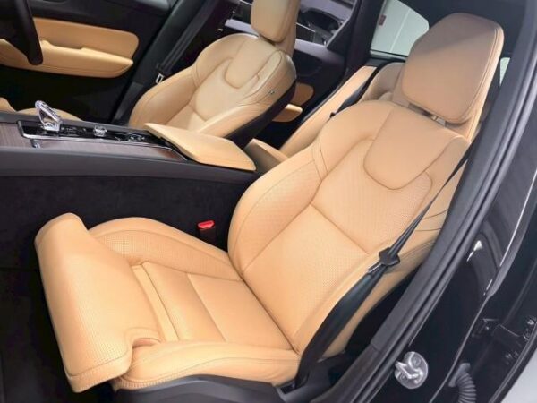 Ref:AUX-18938241 VOLVO XC60 2023 - Image 4