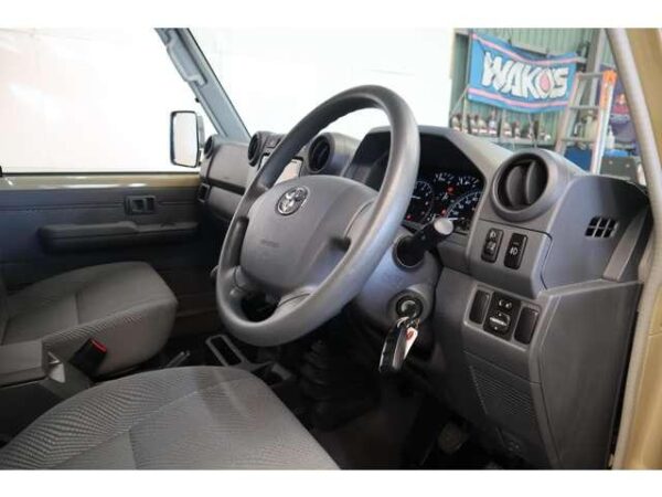 Ref:AUX-18943881 TOYOTA LAND CRUISER 70 2015 - Image 3