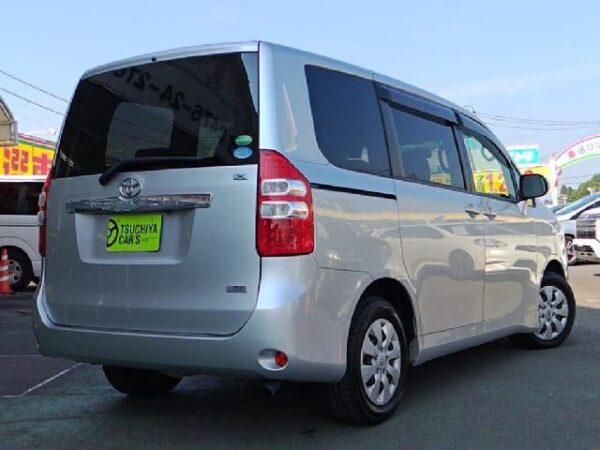 Ref:AUX-18997004 TOYOTA NOAH 2013 - Image 2