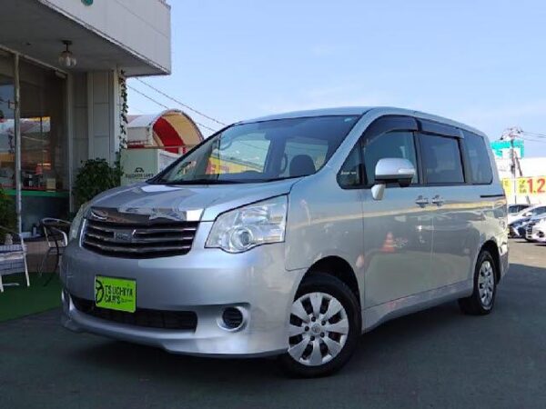 Ref:AUX-18997004 TOYOTA NOAH 2013