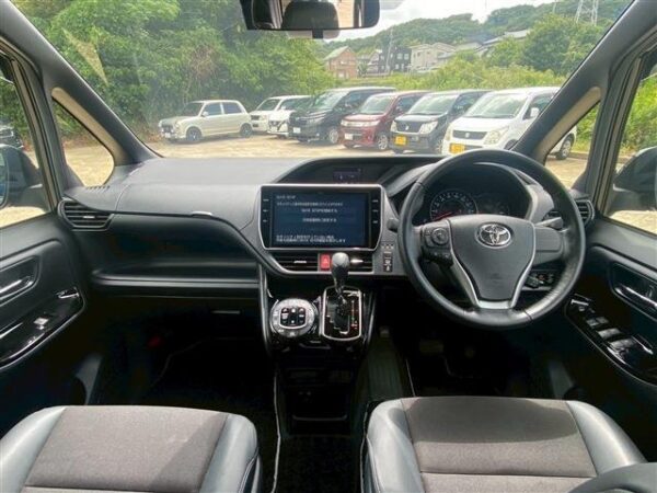 Ref:AUX-19000549 TOYOTA NOAH 2019 - Image 2