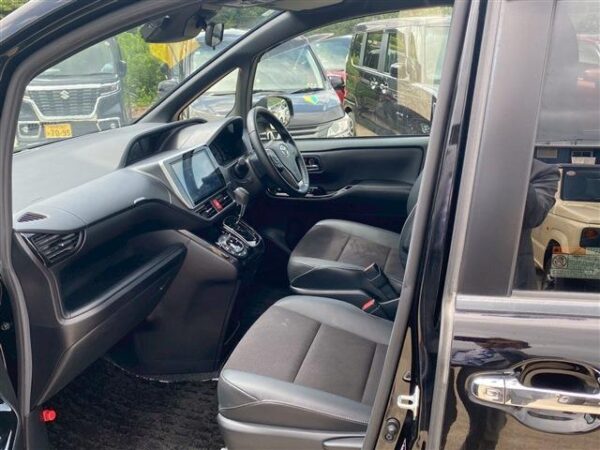 Ref:AUX-19000549 TOYOTA NOAH 2019 - Image 12