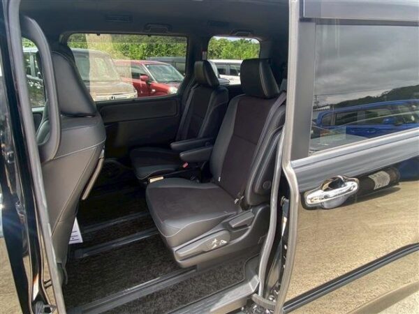 Ref:AUX-19000549 TOYOTA NOAH 2019 - Image 13