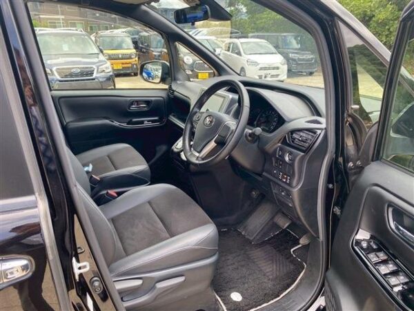 Ref:AUX-19000549 TOYOTA NOAH 2019 - Image 17