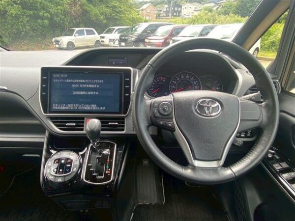Ref:AUX-19000549 TOYOTA NOAH 2019 - Image 18