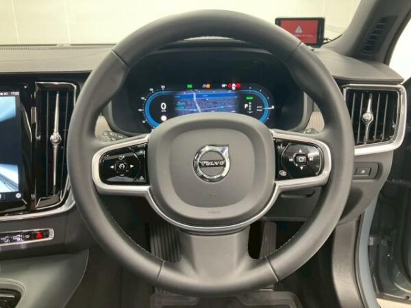 Ref:AUX-19011271 VOLVO V90 2022 - Image 11