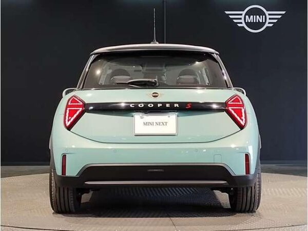 Ref:AUX-19014214 MINI MINI 2024 - Image 5