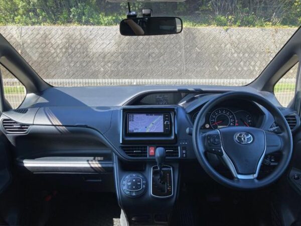 Ref:AUX-19024944 TOYOTA NOAH 2018 - Image 2