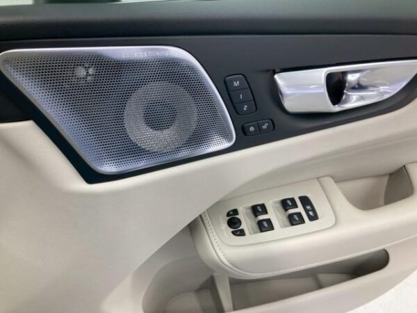 Ref:AUX-19026134 VOLVO XC60 2023 - Image 12