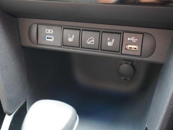 Ref:AUX-19030640 TOYOTA YARIS CROSS 2023 - Image 17