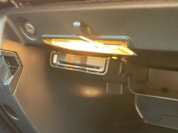 Ref:AUX-19040095 VOLVO V40 2019 - Image 6