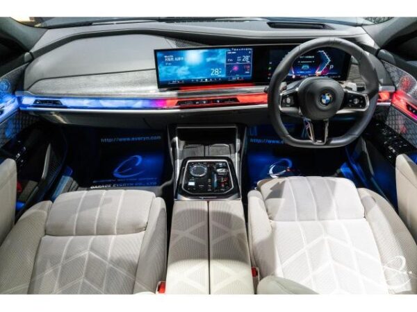 Ref:AUX-19041217 BMW 7 SERIES 2024 - Image 13