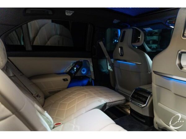 Ref:AUX-19041217 BMW 7 SERIES 2024 - Image 15