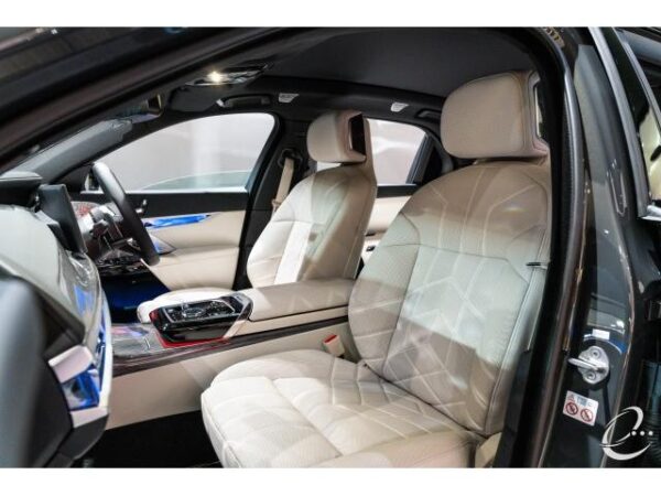 Ref:AUX-19041217 BMW 7 SERIES 2024 - Image 4