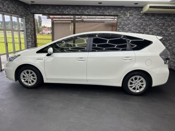 Ref:AUX-19041343 TOYOTA PRIUS ALPHA 2013 - Image 4