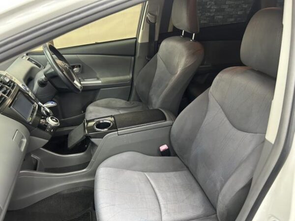 Ref:AUX-19041343 TOYOTA PRIUS ALPHA 2013 - Image 6