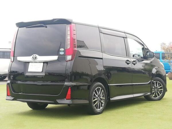 Ref:AUX-19043050 TOYOTA NOAH 2016 - Image 2