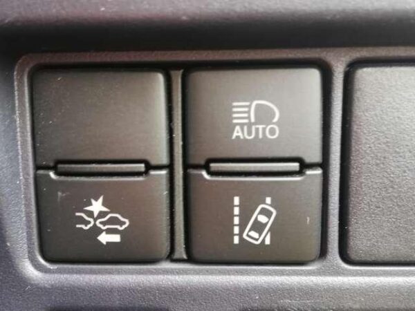 Ref:AUX-19043050 TOYOTA NOAH 2016 - Image 6